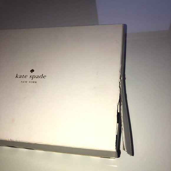 Kate Spade Bow Beanie & Tech Friendly Gloves Set - Picture 7 of 8